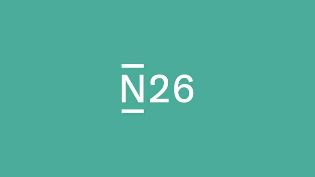 Un logo N26 su sfondo verde.