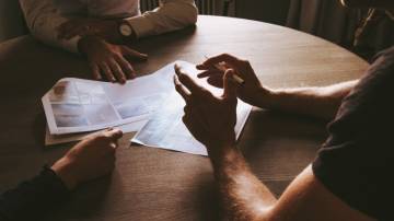 A freelancer explaining ideas on a table.