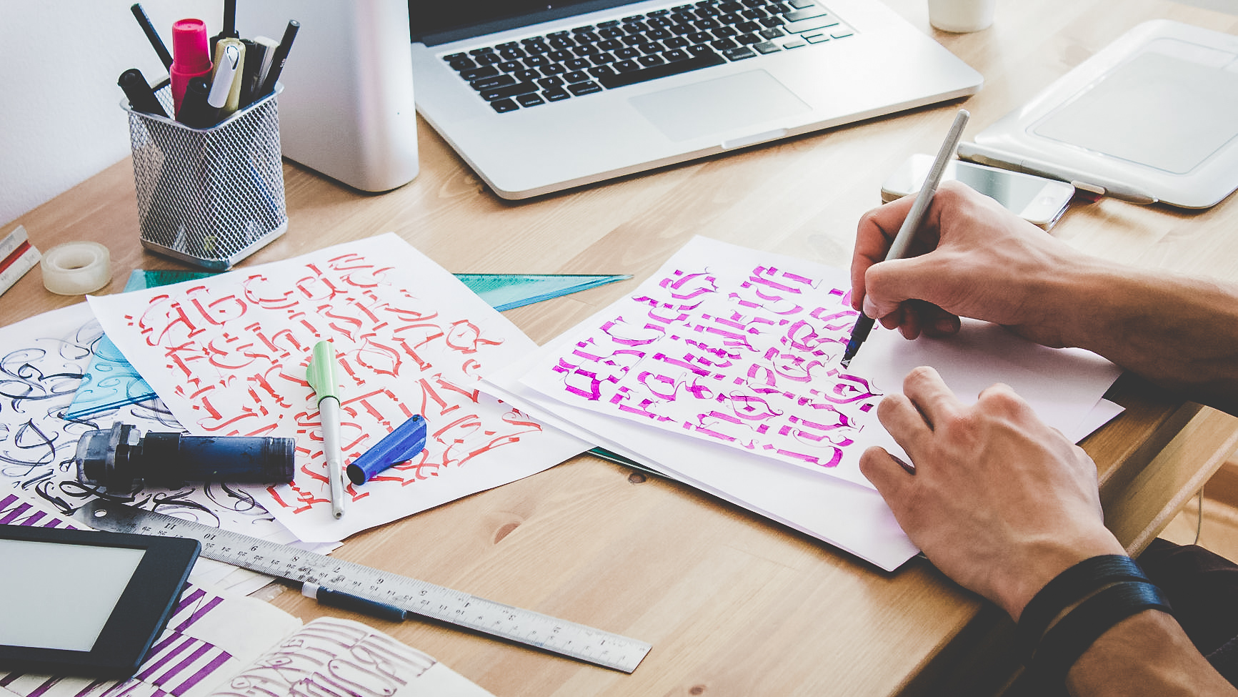 a, pigiste, main, écriture, alphabets, bureau.