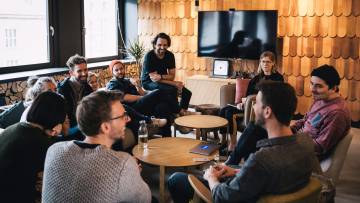 N26 employees meeting in our office in Berlin.