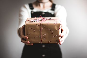 ¿Por qué nos hace más felices dar regalos que recibirlos?