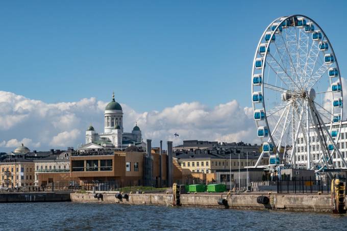 picture of helsinki with the cathedral and a ferris wheel.