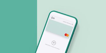 Carte virtuelle dans un portefeuille électronique, sur fond vert.