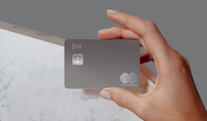 N26 metal card in rose.