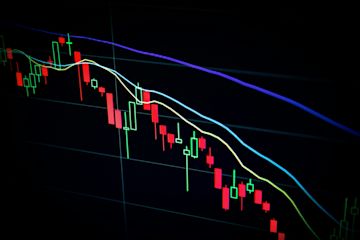 Swing trading per principianti: la guida passo passo per iniziare a operare nei mercati.