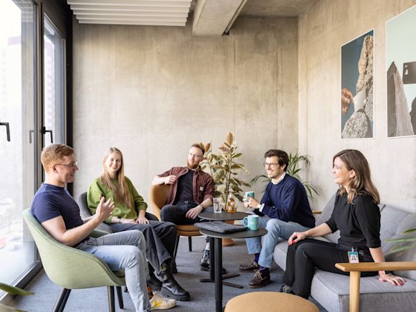 N26 employees sitting on a sofa and arm chairs.