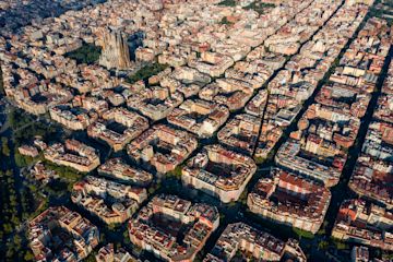 Ser expatriado en Barcelona: guía sobre vivienda, trabajo y cultura española.