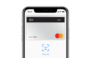 iPhone X mit darauf geöffnetem Apple Pay.