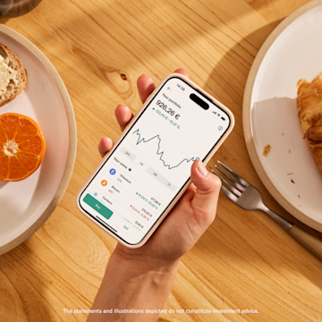 Hand holding a smartphone which shows the N26 Crypto feature.