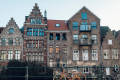 foto de algunas casas cerca de un canal en Bruselas.