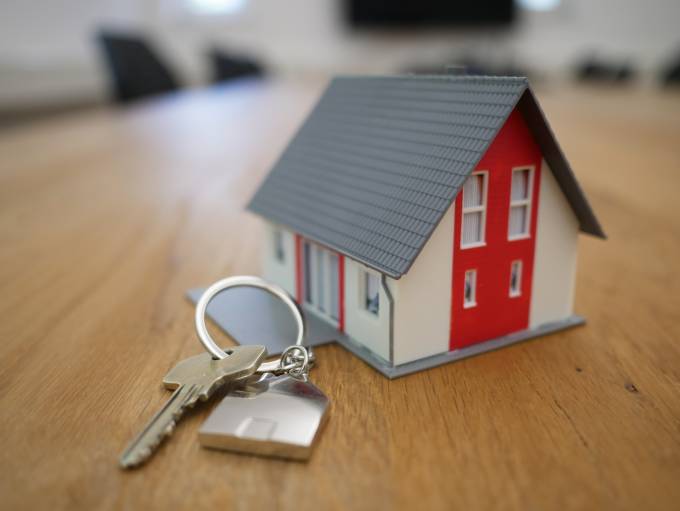 Porte clef avec une maison.