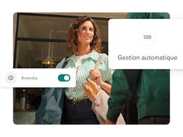 Une femme tient des courses, avec des cartes superposées montrant la fonction "Arrondis" activée et une icône "Automatisations".