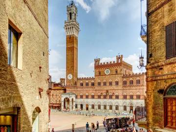 Veduta di Piazza del Campo a Siena, Italia.