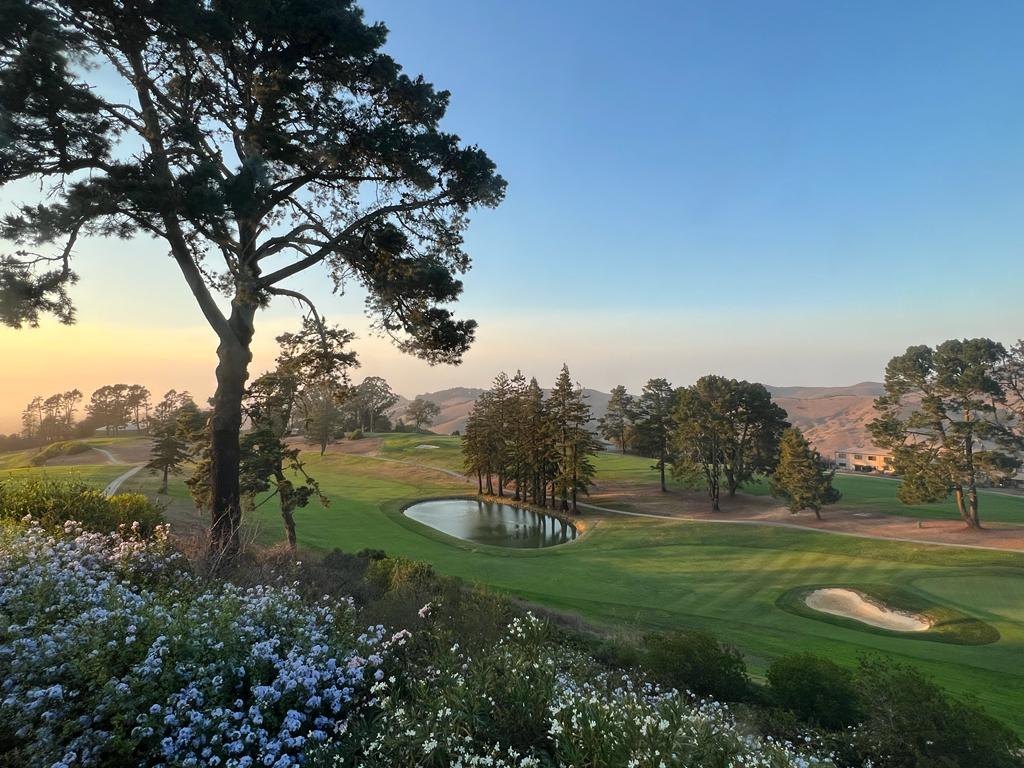 Bunkered golf green surrounded by trees at Berkeley Country Club