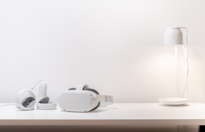 On September 17, Apple released the latest iOS 12 with new features for augmented reality. One of them, AR Quick Look, is bound to bring about a revolution in online shopping. It is already supported on Shopify so that we can try the Shopify AR right now.