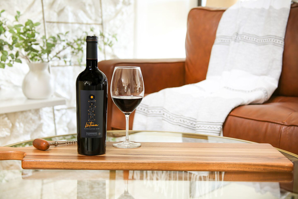 Carmenère 101? Start here. Irene Paiva’s a legend down in Chile – and this bottle shows exactly why. Smooth, smoky, a bit special... and a total crowd-pleaser.