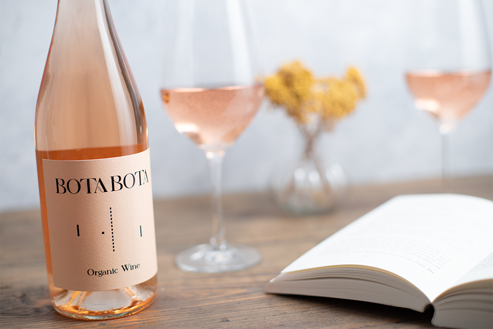 Inspired by the work Ray has done as an Ambassador for Vins de Provence. This Organic Spanish Rosado is made proudly in Aragón – the birthplace of Garnacha.