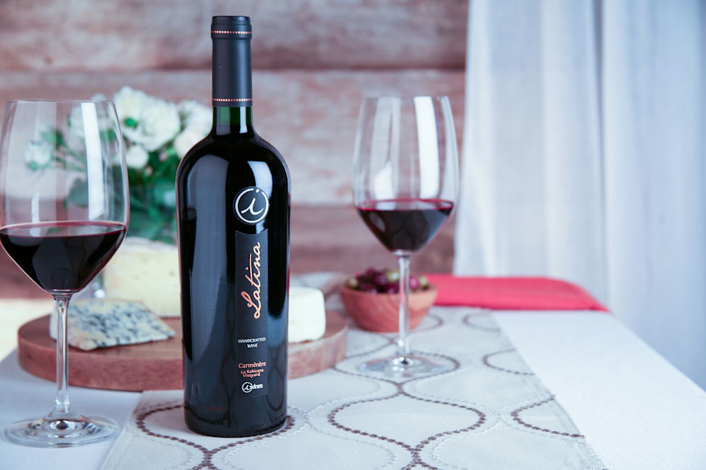 Carmenère 101? Start here. Irene Paiva’s a legend down in Chile – and this bottle shows exactly why. Smooth, smoky, a bit special... and a total crowd-pleaser.
