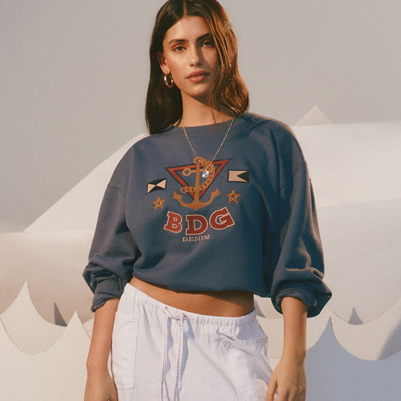 Graphic Tees | Outfitters Tees Cropped Graphic Urban + | Oversized