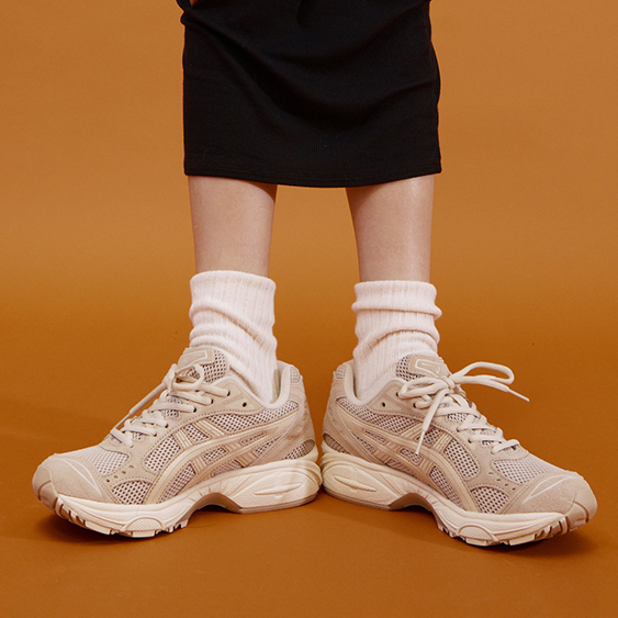 Urban outfitters sale womens sneakers