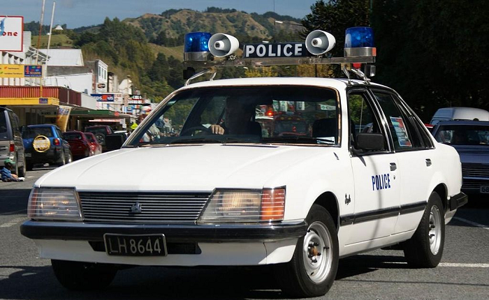 Image: Police vehicles in Taumarunui Fire Brigade 100th parade (https://commons.wikimedia.org/w/index.php?curid=9932045) by 111 Emergency on Wikimedia Commons.