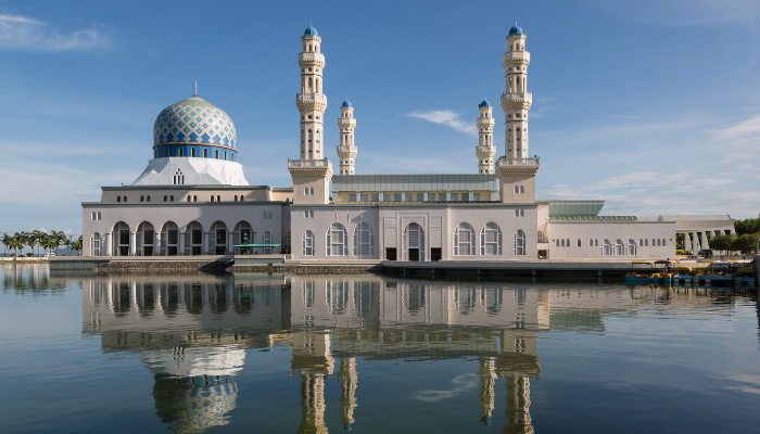 Image: KotaKinabalu Sabah CityMosque-08 (https://commons.wikimedia.org/wiki/File:KotaKinabalu_Sabah_CityMosque-08.jpg) by CEphoto, Uwe Aranas on Wikimedia Commons. CC BY-SA 3.0 (https://creativecommons.org/licenses/by-sa/3.0/deed.en). Image cropped.
