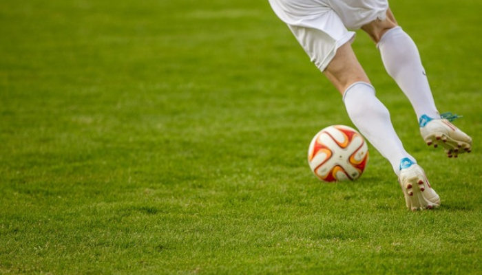 Image: Football-ball-clip-sports-e7b66c (https://commons.wikimedia.org/wiki/File:Football-ball-clip-sports-e7b66c.jpg) by pixabay on Wikimedia Commons. CC0 1.0 (https://creativecommons.org/publicdomain/zero/1.0/deed.en). Image cropped.
