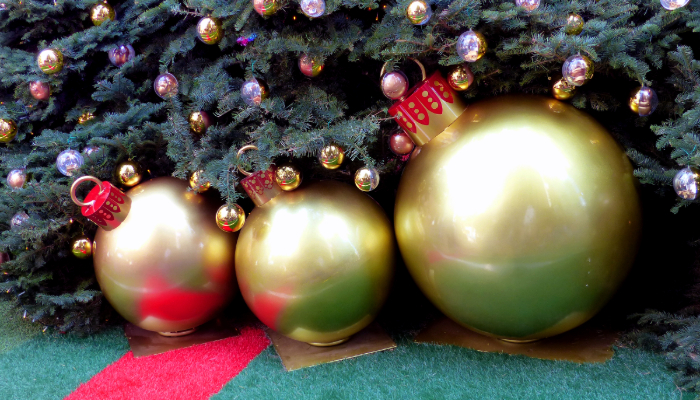 Image: Under the Christmas tree. (15867338637) (https://commons.wikimedia.org/wiki/File:Under_the_Christmas_tree._(15867338637).jpg) by Bernard Spragg. NZ on Wikimedia Commons.
