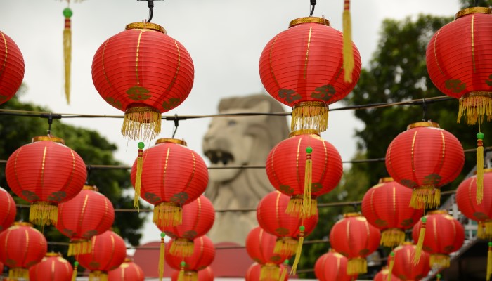 Image: Chinese New Year decorations and the Merlion statue, Sentosa, Singapore - 20150222 (https://commons.wikimedia.org/wiki/File:Chinese_New_Year_decorations_and_the_Merlion_statue,_Sentosa,_Singapore_-_20150222.jpg) by C1815 on Wikimedia Commons.