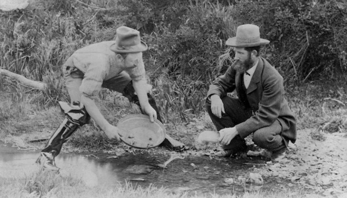 Image: Photograph of two men panning for gold (https://natlib.govt.nz/records/23219574) by Miss K Carruthers. Collection: PAColl-7287 Alexander Turnbull Library.