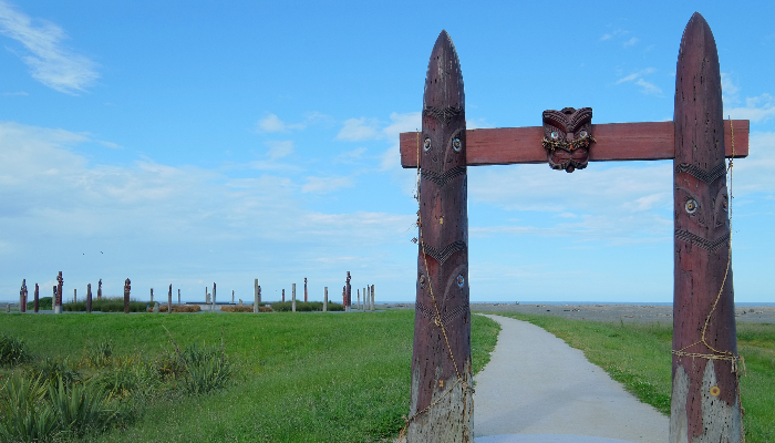 Photo of the Gateway (waharoa) and path to the Ātea a Rangi star compass in Waitangi Regional Park, south of Napier.