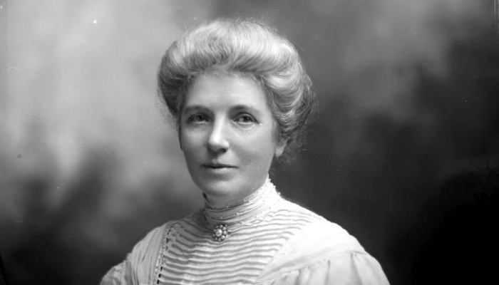 1905 black and white head and shoulder portrait photo of Kate Wilson Sheppard.
