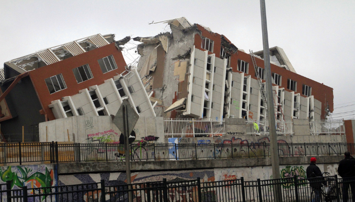Image: 2010 Chile earthquake - building destroyed in Concepción (https://commons.wikimedia.org/wiki/File:2010_Chile_earthquake_-_Building_destroyed_in_Concepci%C3%B3n.jpg) by Claudio Núñez on Wikimedia Commons.
