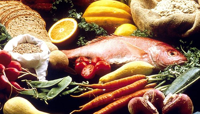 Image: Good Food Display - NCI Visuals Online (https://commons.wikimedia.org/wiki/File:Good_Food_Display_-_NCI_Visuals_Online.jpg) by [unknown] on Wikimedia Commons.
