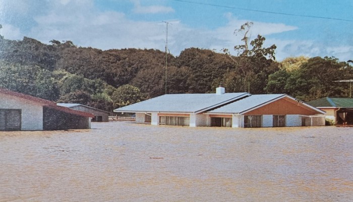 Photo of 3 houses submerged in water at the peak of the 27 Jan 1984 flood. Taken on Half Mile Road, Tūātapere.