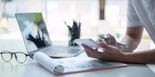 How to handle your money with ADHD - Article Image