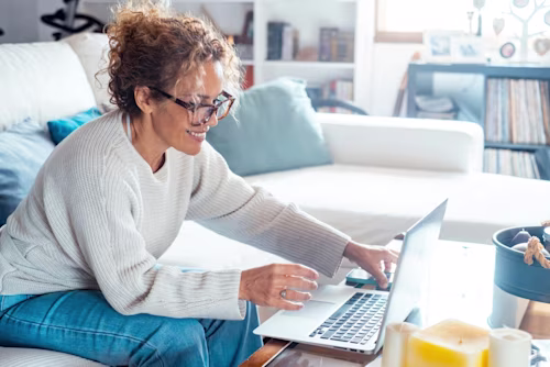 Lady on laptop