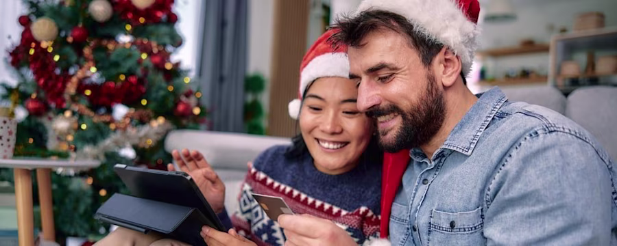 Couple Christmas shopping