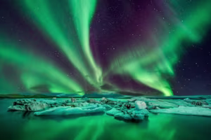 Green northern lights light up Iceland's skies