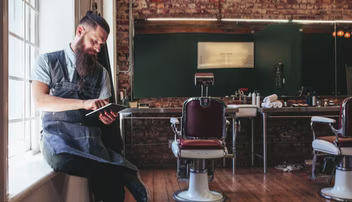 barber with tablet