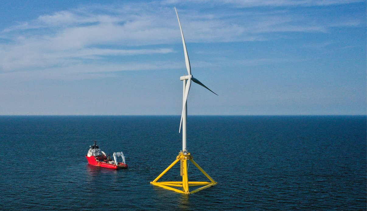 Case TetraSpar Credit 'TetraSpar Demonstrator ApS' - supported by 6 pieces of 60 m long Dynamica Keel Lines sheathed with Dyneema®, complete with Dynacote protected connection points.