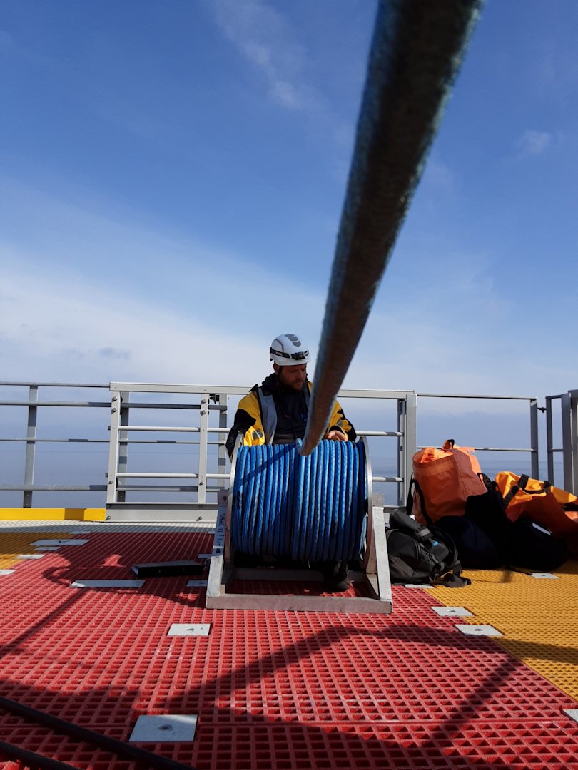 spool the rope on the winch drum using approx. 10% of the ropes spliced BL