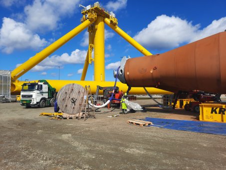 Stiesdal TetraSpar  supported by 6 pieces of 60 m long Dynamica Keel Lines sheathed with Dyneema®, complete with Dynacote protected connection points.