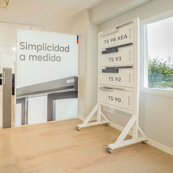 Herrajes para puertas y cilindros mecánicos