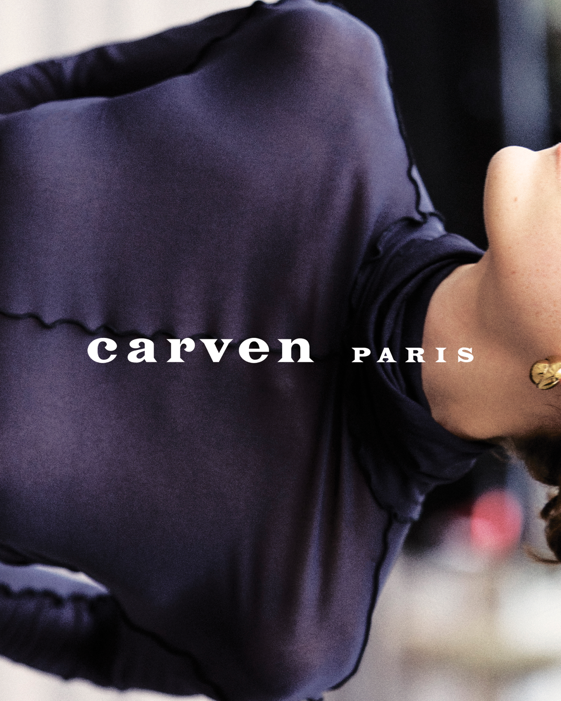 Carven Winter Edito 25 4x5 01 LOGO 1