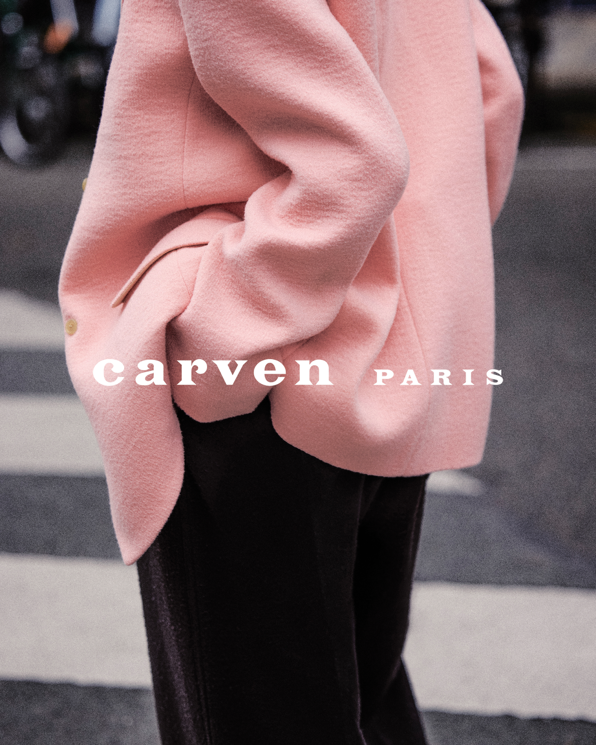 Carven Winter Edito 25 4x5 011 LOGO 1