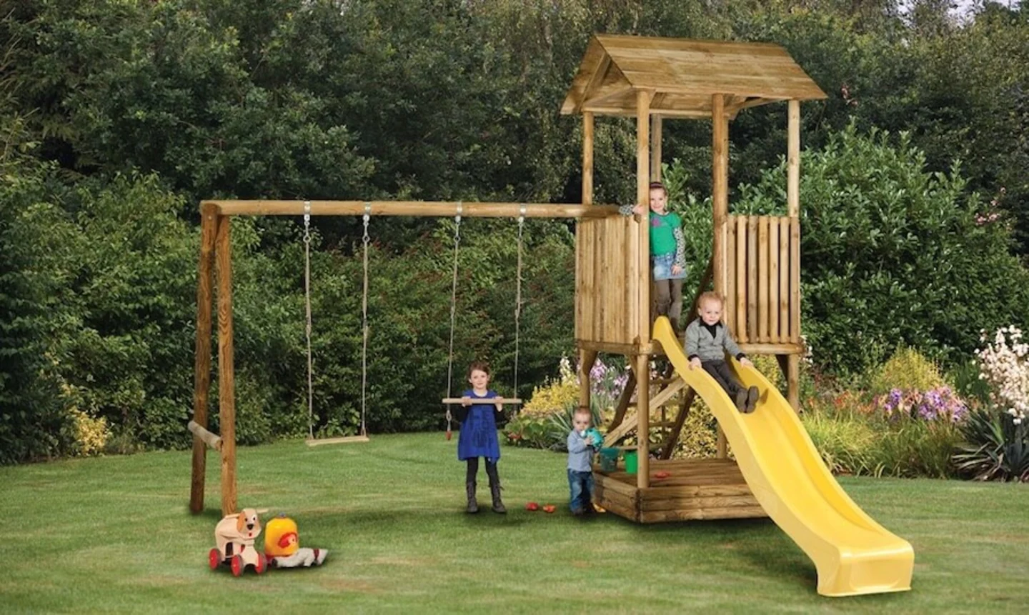 speelhuis met schommel en glijbaan