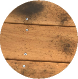 Zwarte vlekken in hout