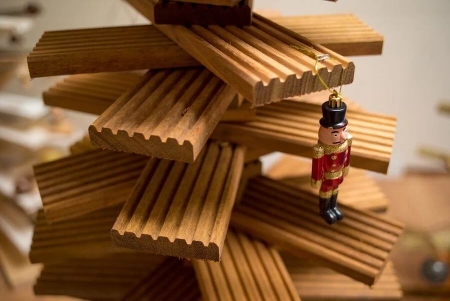 kerstboom hardhouten vlonderplanken klustip