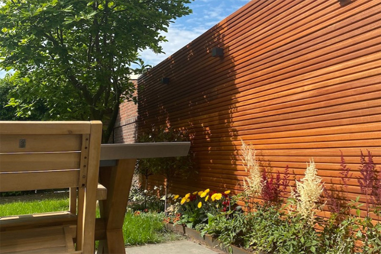 Hardhouten gevelbekleding